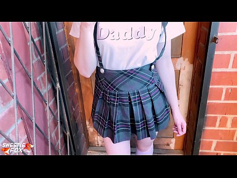 ❤️ Skolejente suger pikken hennes dypt og knuller i stedet for klasser. ❤️ Sexvideo hos oss ️❤