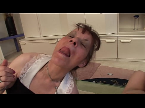 ❤️ To bestemødre og en bestefar har en trekant ❤️ Sexvideo hos oss ️❤