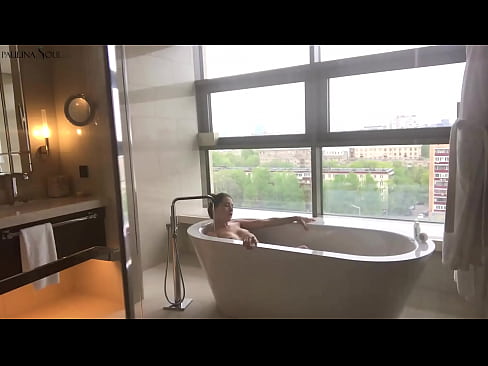 ❤️ En fantastisk babe som lidenskapelig rykker av seg fitta på badet ❤️ Sexvideo hos oss ️❤