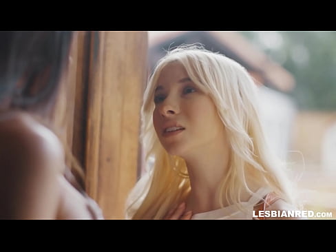 ❤️ Jenta kommer hjem noen måneder senere og ender opp med å spise stemorens fitte ❤️ Sexvideo hos oss ️❤