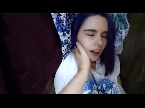 ❤️ Fant min søster i skapet og hjalp henne med å komme ❤️ Sexvideo hos oss ️❤